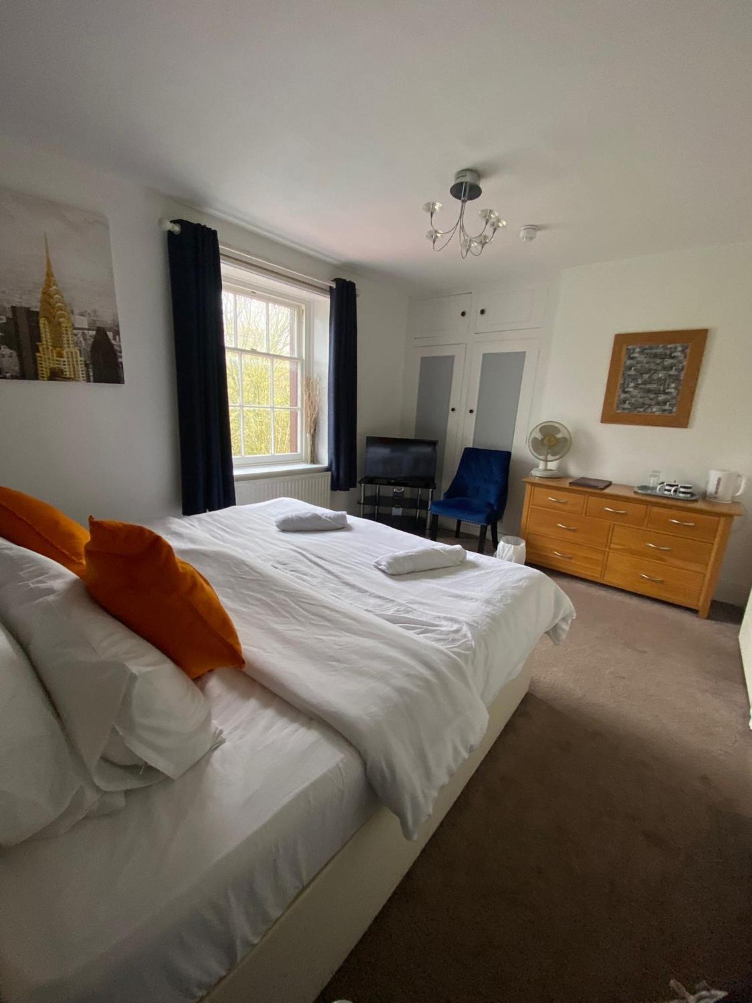 Bed and Breakfast The Penruddocke Arms Dinton  Exteriér fotografie