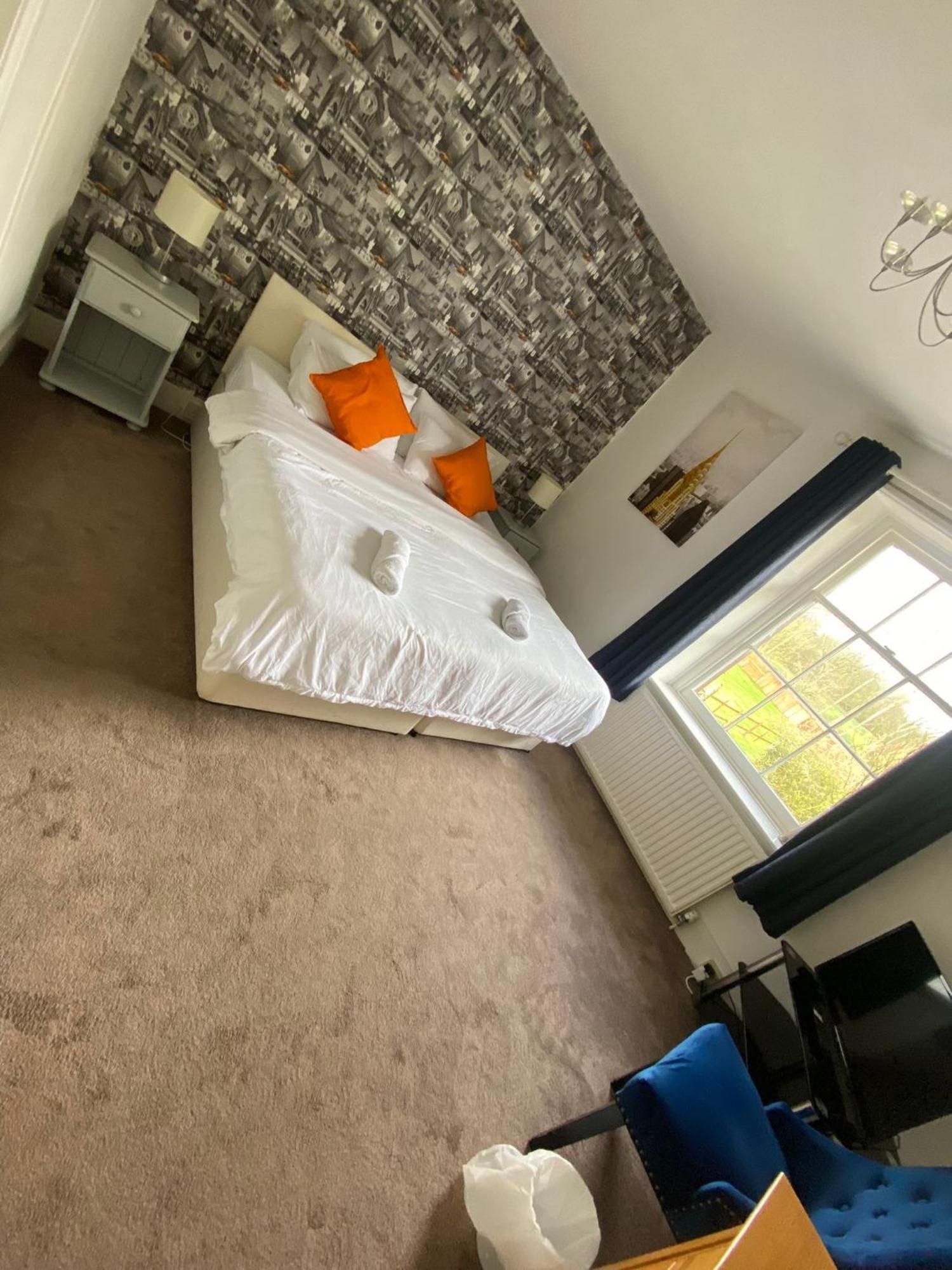 Bed and Breakfast The Penruddocke Arms Dinton  Exteriér fotografie