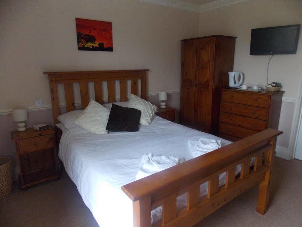 Bed and Breakfast The Penruddocke Arms Dinton  Exteriér fotografie