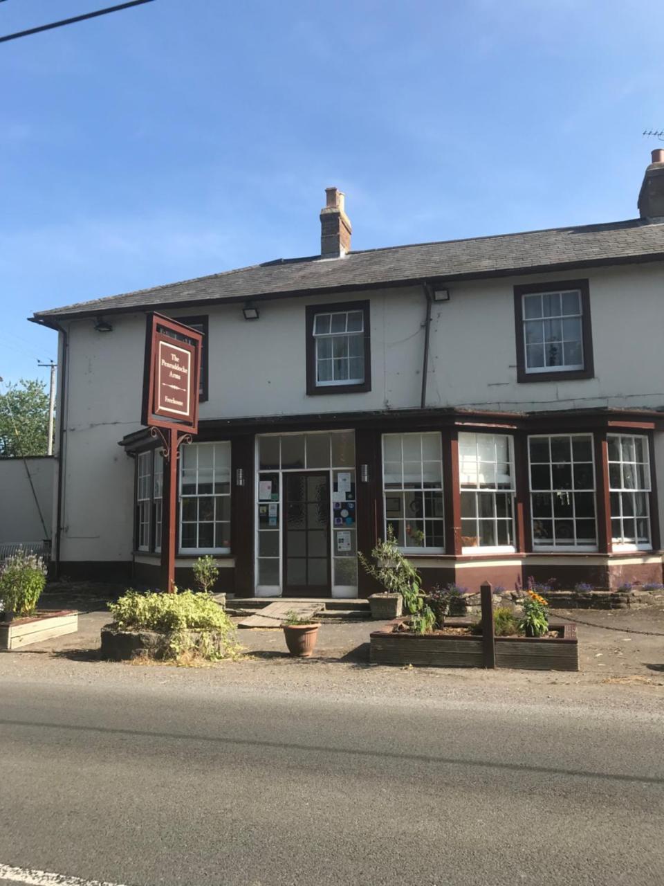 Bed and Breakfast The Penruddocke Arms Dinton  Exteriér fotografie
